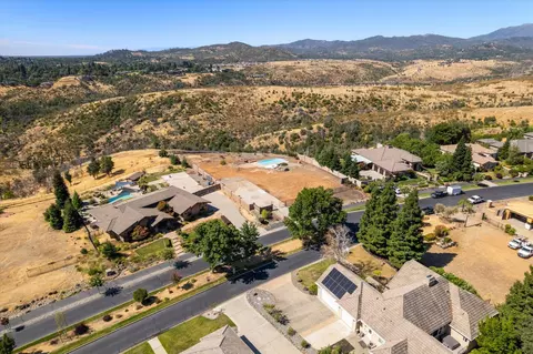 832 Santa Cruz Dr, Redding, CA 96003 photo 14