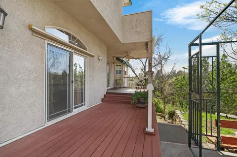 Exterior - 5536 Trish Ct, Redding, CA 96003 photo 5 of 11