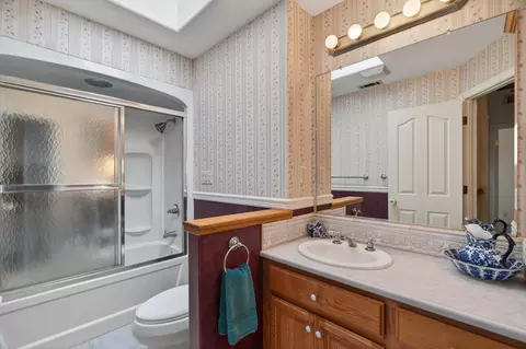 Bath - 5536 Trish Ct, Redding, CA 96003 photo 5 of 5