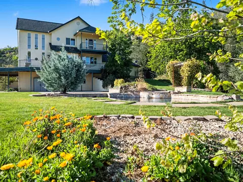15223 Ledgewood Dr, Redding, CA 96001