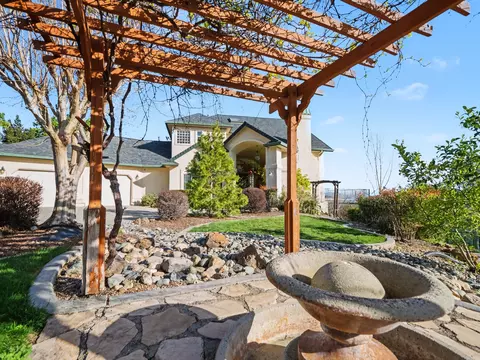 15223 Ledgewood Dr, Redding, CA 96001 photo 56