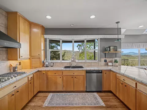 15223 Ledgewood Dr, Redding, CA 96001 photo 19