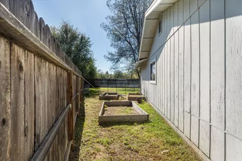 1750 Hawthorne Ct, Redding, CA 96002 photo 34
