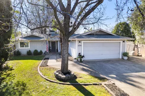 1750 Hawthorne Ct, Redding, CA 96002