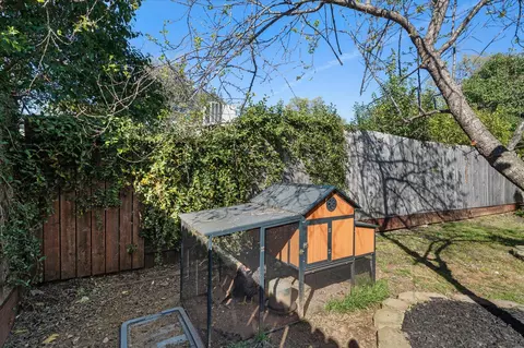 1750 Hawthorne Ct, Redding, CA 96002 photo 32