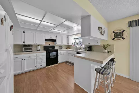Kitchen - 2195 Rancho Rd, Redding, CA 96002 photo 1 of 4