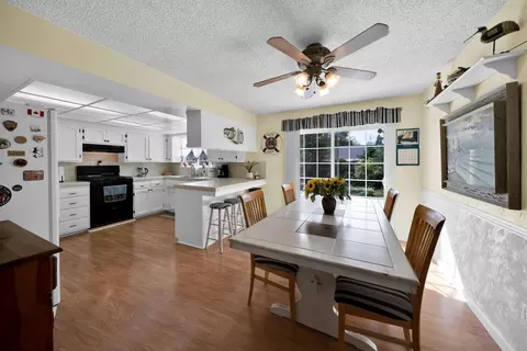 Dining - 2195 Rancho Rd, Redding, CA 96002 photo 4 of 4