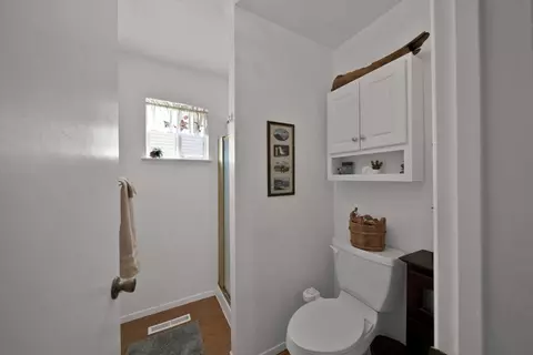 Bath - 2195 Rancho Rd, Redding, CA 96002 photo 3 of 4