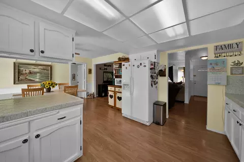 Kitchen - 2195 Rancho Rd, Redding, CA 96002 photo 3 of 4