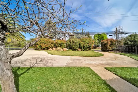 Exterior - 2195 Rancho Rd, Redding, CA 96002 photo 5 of 19
