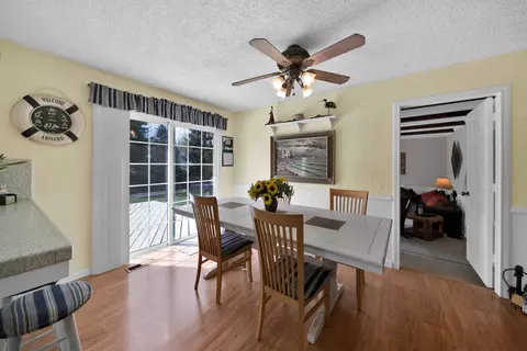 Dining - 2195 Rancho Rd, Redding, CA 96002 photo 3 of 4