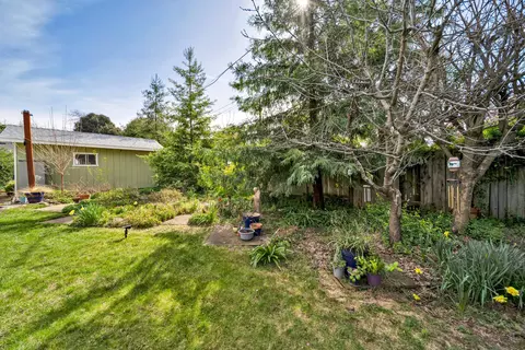Exterior - 2195 Rancho Rd, Redding, CA 96002 photo 11 of 19