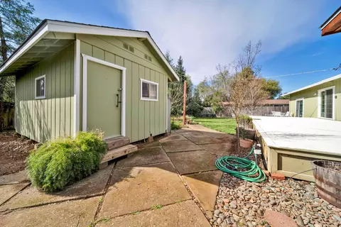 Exterior - 2195 Rancho Rd, Redding, CA 96002 photo 16 of 19