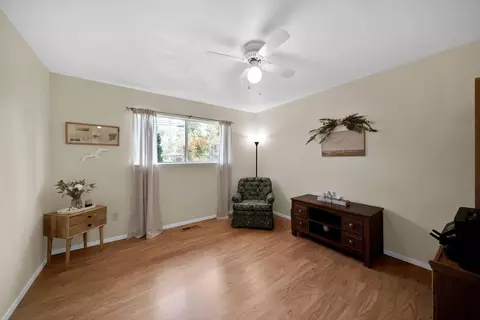 Bedroom - 2195 Rancho Rd, Redding, CA 96002 photo 4 of 5
