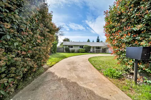 Exterior - 2195 Rancho Rd, Redding, CA 96002 photo 2 of 19