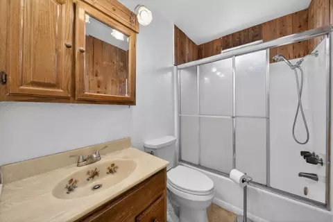 Bath - 8566 Placer Rd, Redding, CA 96001 photo 1 of 4