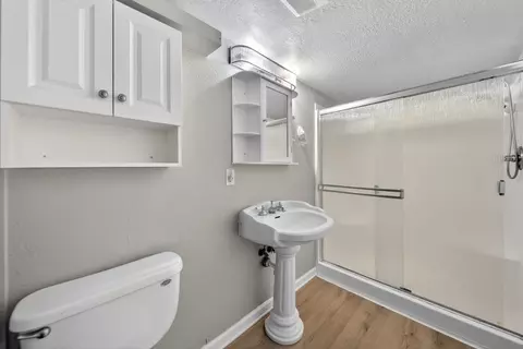 Bath - 8566 Placer Rd, Redding, CA 96001 photo 4 of 4