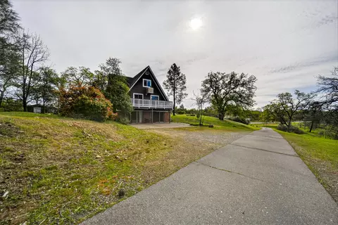 Exterior - 8566 Placer Rd, Redding, CA 96001 photo 11 of 23