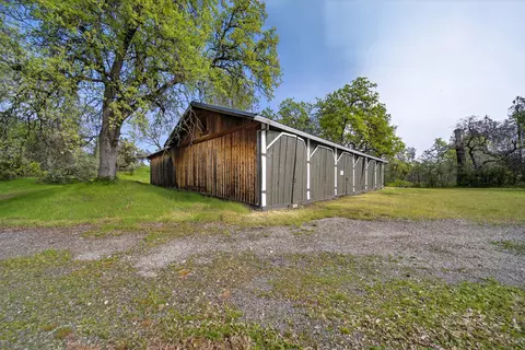 Exterior - 8566 Placer Rd, Redding, CA 96001 photo 16 of 23