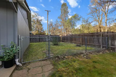 Exterior - 61 Tidmore Ln, Redding, CA 96003 photo 6 of 9