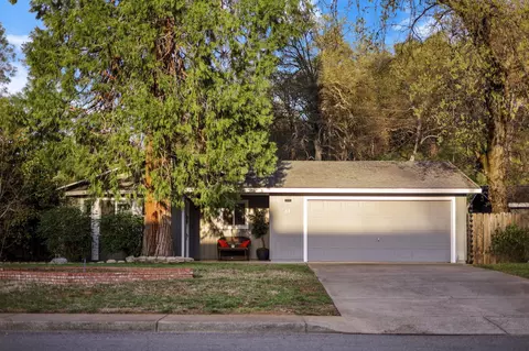 61 Tidmore Ln, Redding, CA 96003
