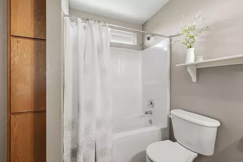 Bath - 16810 Winchell Dr, Redding, CA 96003 photo 3 of 4