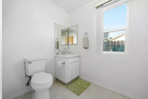 Bath - 16810 Winchell Dr, Redding, CA 96003 photo 4 of 4