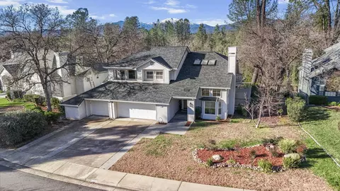 1672 St Andrews Dr, Redding, CA 96003