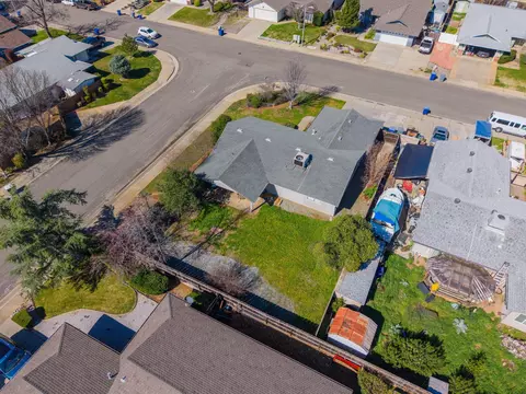 View/Area - 1595 Sterling Dr, Redding, CA 96003 photo 2 of 7