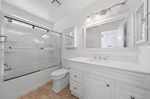 Bath - 1595 Sterling Dr, Redding, CA 96003 photo 1 of 2