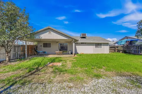 Exterior - 1595 Sterling Dr, Redding, CA 96003 photo 5 of 6