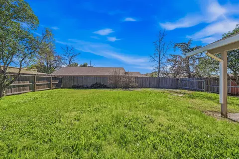 Exterior - 1595 Sterling Dr, Redding, CA 96003 photo 4 of 6