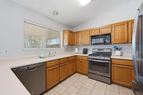 Kitchen - 1595 Sterling Dr, Redding, CA 96003 photo 2 of 2