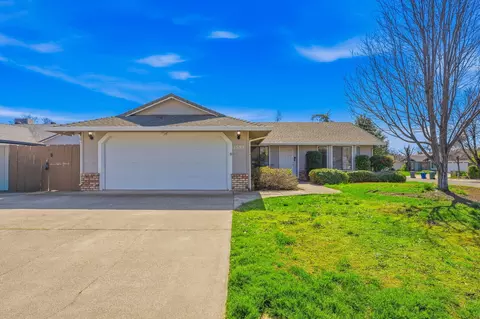 1595 Sterling Dr, Redding, CA 96003