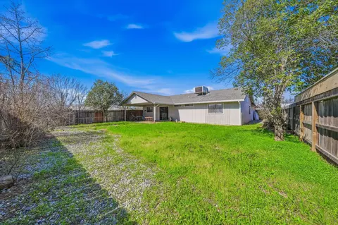 Exterior - 1595 Sterling Dr, Redding, CA 96003 photo 6 of 6