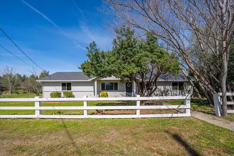 20250 Demac Dr, Redding, CA 96002 photo 2