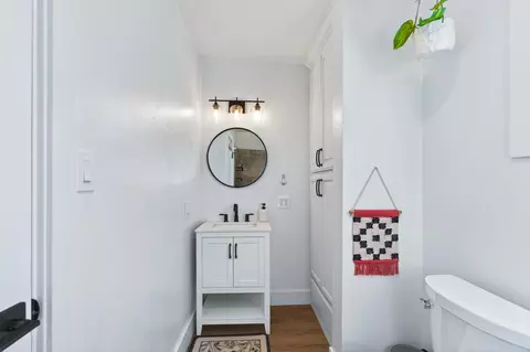 Bath - 1005 Gold St, Redding, CA 96001 photo 2 of 3