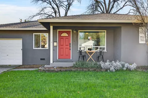 Exterior - 1005 Gold St, Redding, CA 96001 photo 2 of 7