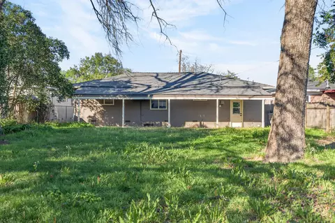 Exterior - 1005 Gold St, Redding, CA 96001 photo 6 of 7