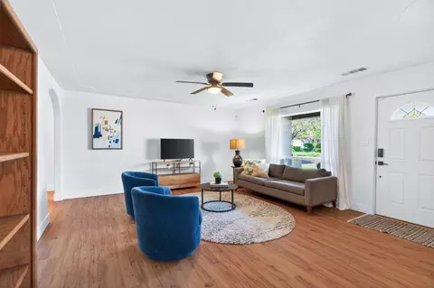 Living - 1005 Gold St, Redding, CA 96001 photo 2 of 3