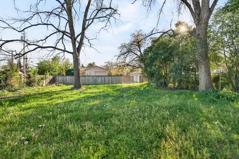 Exterior - 1005 Gold St, Redding, CA 96001 photo 7 of 7