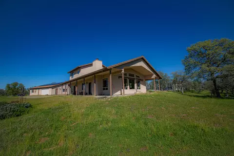 8822 Bass Pond Rd, Millville, CA 96062