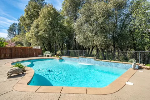 Exterior - 1865 Dellwood Dr, Redding, CA 96003 photo 3 of 8