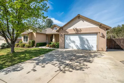 1865 Dellwood Dr, Redding, CA 96003