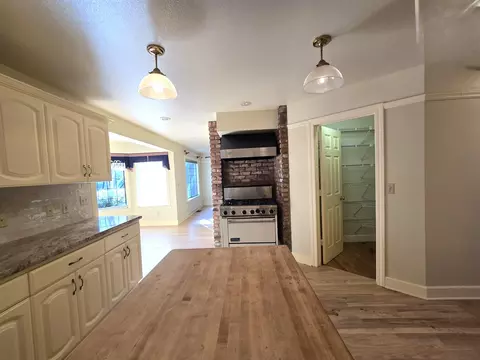 Kitchen - 531 Aurora Pl, Redding, CA 96001 photo 4 of 5