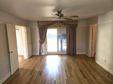 Living - 531 Aurora Pl, Redding, CA 96001 photo 6 of 6