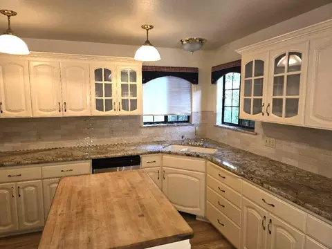 Kitchen - 531 Aurora Pl, Redding, CA 96001 photo 3 of 5