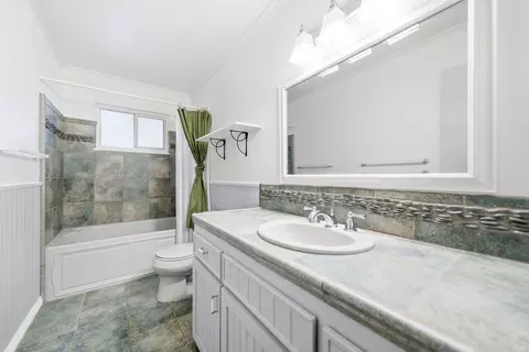 Bath - 6927 Riata Dr, Redding, CA 96002 photo 3 of 3