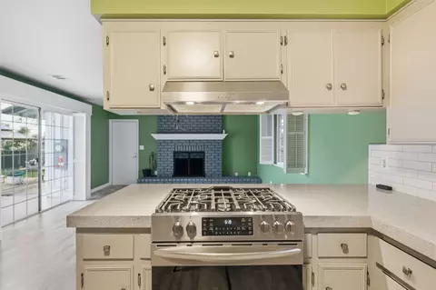 Kitchen - 6927 Riata Dr, Redding, CA 96002 photo 3 of 4