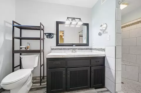 Bath - 6927 Riata Dr, Redding, CA 96002 photo 1 of 3